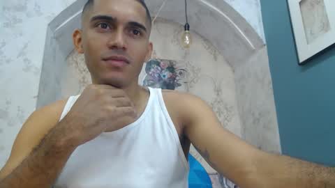 Snapshot of derek_storm_ chatting on November 2025 11:32:02 AM D E R E K online show from November 2025 11:32:02 AM