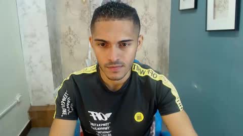 Snapshot of derek_storm_ chatting on November 2025 12:04:01 PM D E R E K online show from November 2025 12:04:01 PM