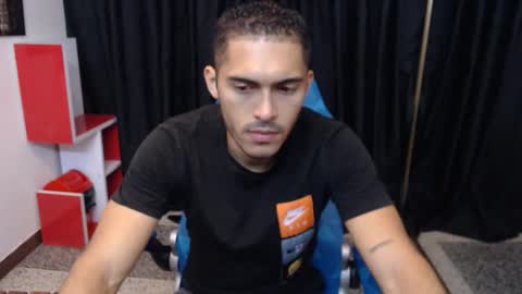 Snapshot of derek_storm_ chatting on November 2025 11:20:01 AM D E R E K online show from November 2025 11:20:01 AM