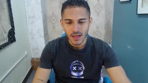 Snapshot of derek_storm_ chatting on December 2025 12:25:01 PM D E R E K online show from December 2025 12:25:01 PM