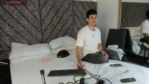 Snapshot of derek_voss chatting on May 2026 12:46:02 PM derek_voss online show from May 2026 12:46:02 PM