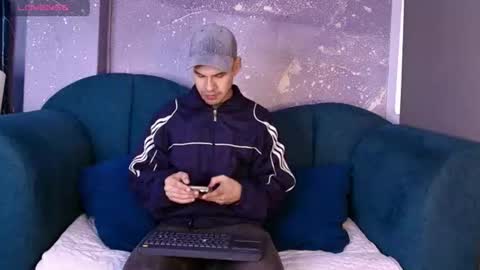 Snapshot of derek_voss chatting on June 2026 05:40:02 PM derek_voss online show from June 2026 05:40:02 PM