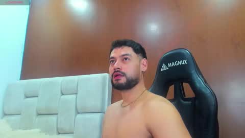 DerryBigger CM online show from February 2026 09:54:01 PM