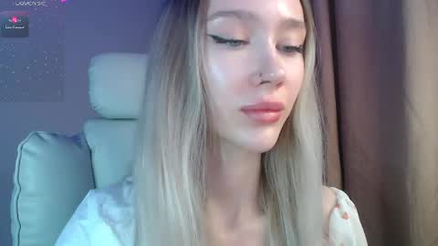 Snapshot of des_ch chatting on April 2026 05:00:02 PM Ari online show from April 2026 05:00:02 PM