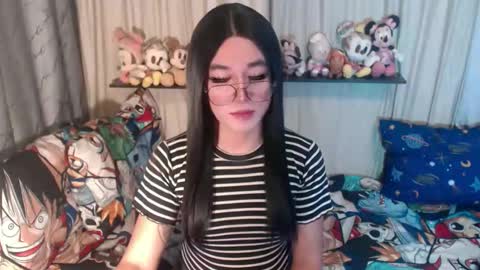 LORINE online show from October 2025 07:11:02 PM