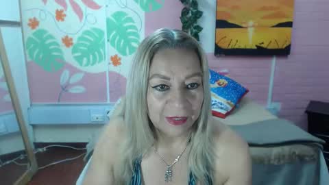 Snapshot of desire_latin chatting on December 2025 04:01:01 PM VALERIA online show from December 2025 04:01:01 PM