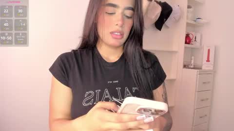 Snapshot of desired_breasts chatting on May 2026 06:36:02 PM Sophie online show from May 2026 06:36:02 PM
