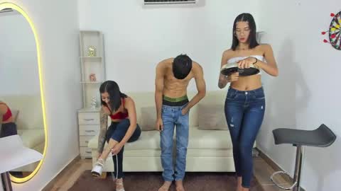 Snapshot of desiredworld_ chatting on June 2026 06:28:01 AM JASMINE - DARWIN - MEGAN - JUANCA online show from June 2026 06:28:01 AM
