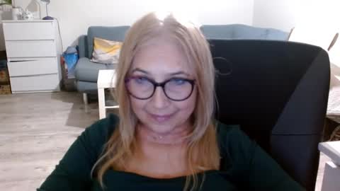 S O F I A online show from February 2025 06:01:01 PM