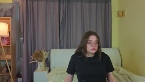 Snapshot of dessiehollembaek chatting on October 2025 12:18:02 PM kristine online show from October 2025 12:18:02 PM