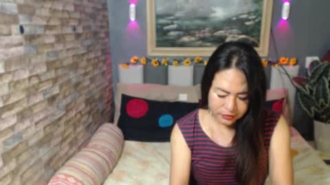 Snapshot of destinyrosexx chatting on November 2025 02:35:02 AM Rose online show from November 2025 02:35:02 AM