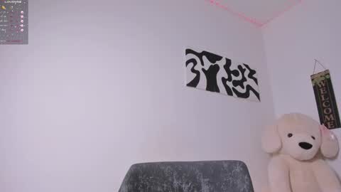 desty_y online show from December 2025 05:01:02 AM