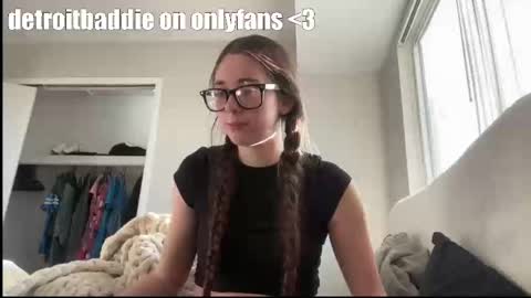 Snapshot of detroitbaddie chatting on November 2025 02:05:04 PM detroitbaddie online show from November 2025 02:05:04 PM