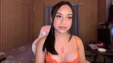 Snapshot of devine_goddessx chatting on May 2026 04:25:01 PM Devine Greyson online show from May 2026 04:25:01 PM
