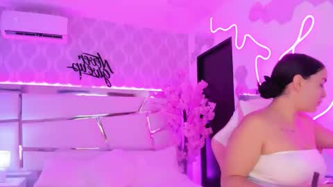 Snapshot of devoracook chatting on November 2025 01:28:01 PM DevoraCook online show from November 2025 01:28:01 PM