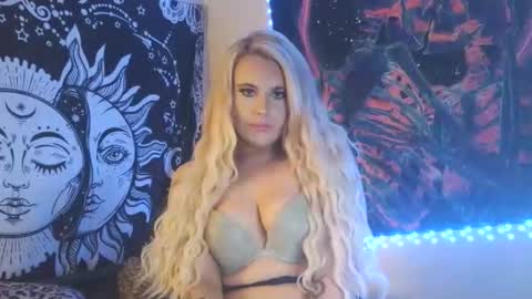 Snapshot of devyn_winter chatting on October 2025 05:14:01 PM devyn winter online show from October 2025 05:14:01 PM