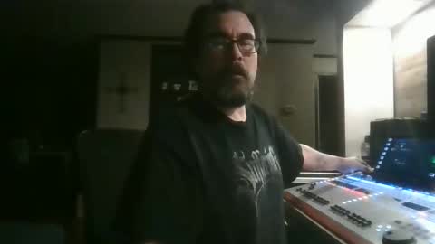 Snapshot of dexterbanana chatting on May 2026 03:33:02 AM Mike Sounde online show from May 2026 03:33:02 AM