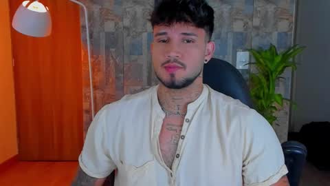 JULIAN online show from November 2025 08:31:01 PM