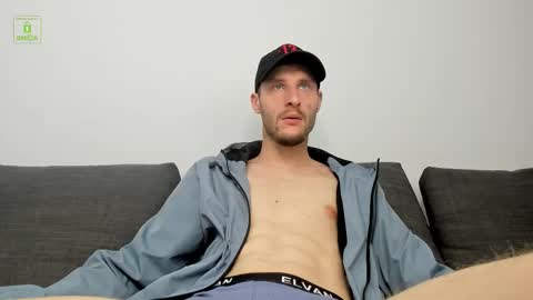 Snapshot of deymond_russo chatting on February 2026 06:28:01 AM deymond_russo online show from February 2026 06:28:01 AM