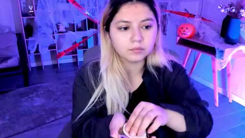 Dia online show from November 2025 08:00:01 PM