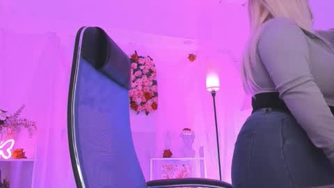 Dia online show from November 2025 01:26:02 AM