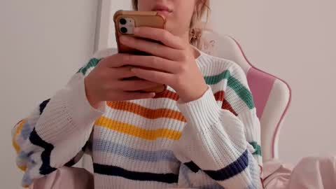 Snapshot of diamond_ava_ chatting on February 2025 07:29:02 AM Thea online show from February 2025 07:29:02 AM