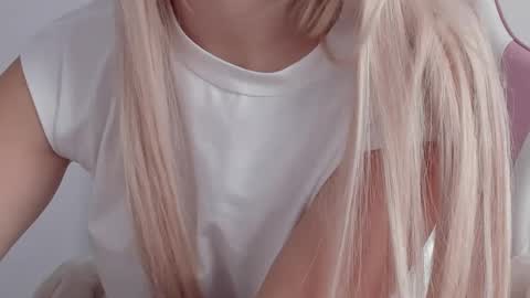 Snapshot of diamond_ava_ chatting on February 2025 07:28:01 AM Thea online show from February 2025 07:28:01 AM