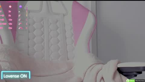 Snapshot of diamond_ava_ chatting on February 2025 09:45:02 AM Thea online show from February 2025 09:45:02 AM