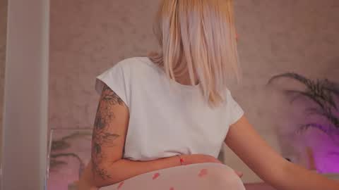 Snapshot of diamond_ava_ chatting on March 2026 04:48:01 PM Thea online show from March 2026 04:48:01 PM