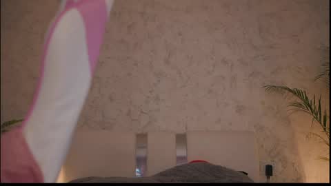 Snapshot of diamond_ava_ chatting on May 2026 10:22:01 AM Thea online show from May 2026 10:22:01 AM