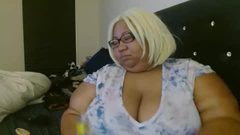 Snapshot of diamondbbwqueen chatting on May 2026 02:06:01 AM diamondbbwqueen online show from May 2026 02:06:01 AM