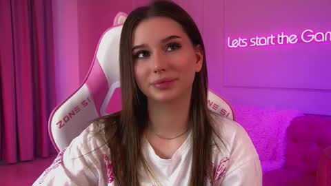 Snapshot of dianabecker chatting on May 2026 06:30:01 AM Diana online show from May 2026 06:30:01 AM