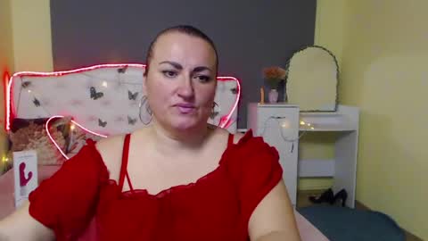 Snapshot of dianamgg chatting on April 2026 07:33:01 AM Diana online show from April 2026 07:33:01 AM