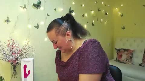 Snapshot of dianamgg chatting on May 2026 05:37:01 AM Diana online show from May 2026 05:37:01 AM