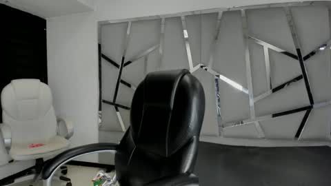 dianarous online show from October 2025 04:45:01 AM