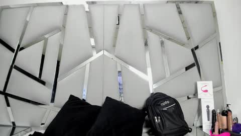 dianarous online show from February 2026 04:11:01 AM