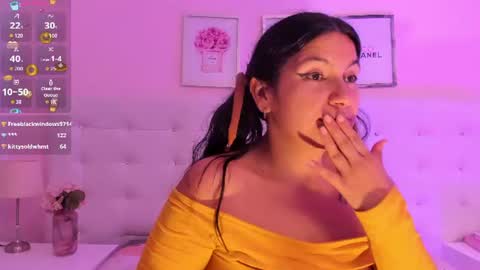 Snapshot of dianasheren chatting on June 2026 08:23:01 AM dianasheren online show from June 2026 08:23:01 AM