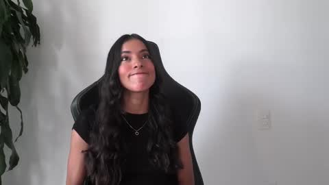 Snapshot of dianne_nanatzu chatting on March 2025 08:21:02 PM Melania - online show from March 2025 08:21:02 PM