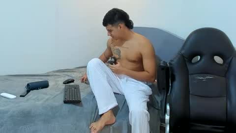 Snapshot of diego_cazas chatting on December 2024 06:43:01 AM DIEGO CAZAS online show from December 2024 06:43:01 AM
