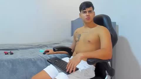 Snapshot of diego_cazas chatting on February 2025 03:08:02 AM DIEGO CAZAS online show from February 2025 03:08:02 AM