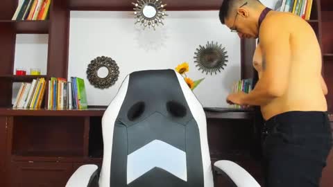 Snapshot of diegowesker chatting on February 2025 08:05:02 PM diegowesker online show from February 2025 08:05:02 PM