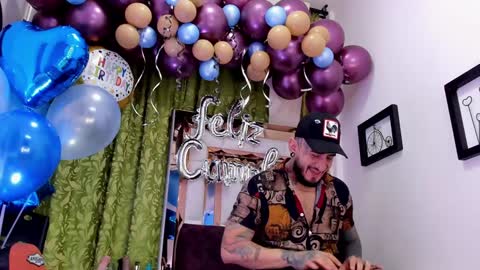 dilan_scootk_ online show from February 2025 11:21:01 AM