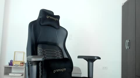 dimitricaruso online show from February 2025 12:43:01 AM