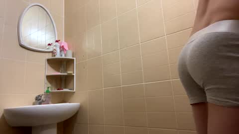 D  V  online show from January 2025 07:25:01 PM