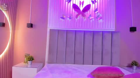 Cristal  online show from September 2025 03:33:02 AM