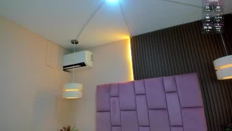 Snapshot of diosa_cristal chatting on April 2026 03:10:01 AM Cristal online show from April 2026 03:10:01 AM