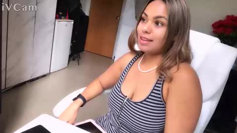 diosadeluniverso_ online show from November 2025 08:40:01 PM