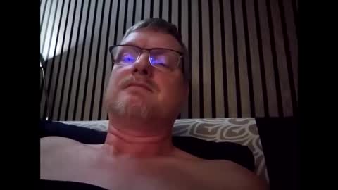 dirkkie1975 online show from April 2026 08:03:02 PM