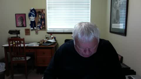 Snapshot of dirtrider195080438 chatting on May 2026 09:57:02 PM dirtrider195080438 online show from May 2026 09:57:02 PM