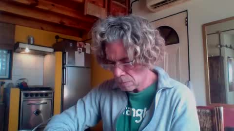 Snapshot of discretopasivo chatting on May 2026 04:15:01 PM discretopasivo online show from May 2026 04:15:01 PM